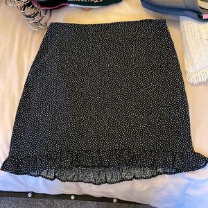 Loft Size 12 pockadot skirt with a ruffle at the bottom. Never worn!
